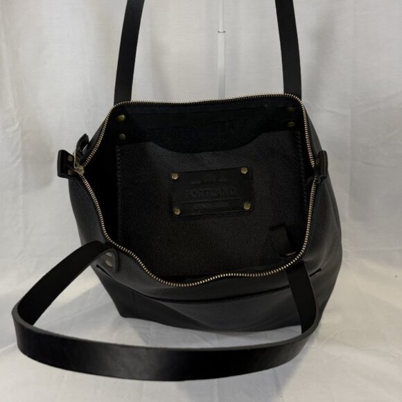 Portland Leather, Medium Zipper Tote Bag, Black Pebbled Leather, BNNU - Picture 4 of 14
